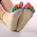Benutzerdefinierte bunte Frauen Baumwolle Anti Slip 5 Zehen Yoga Grip Socken Pilates Socken Großhandel